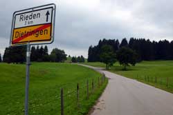 Schilder am Radweg nach Rieden